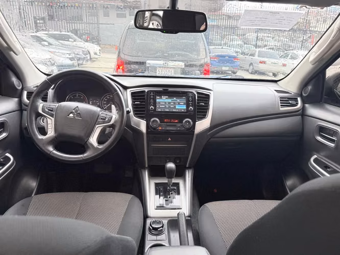 Mitsubishi L - Imagen 9