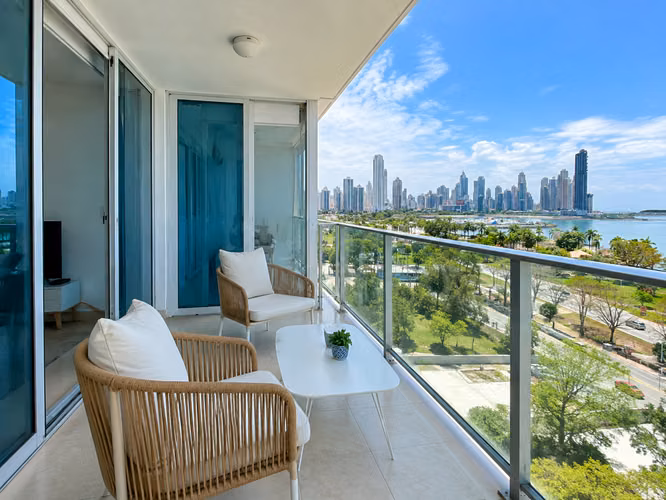 Apartamento en Avenida Balboa  I 1 Rec I Amoblado I con balcon y vista al mar - Imagen 1
