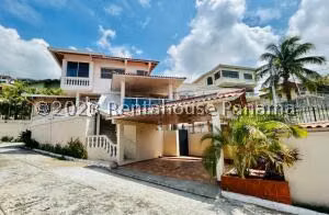 Casa en Venta en Altos de Santa Maria VIK 24-9814