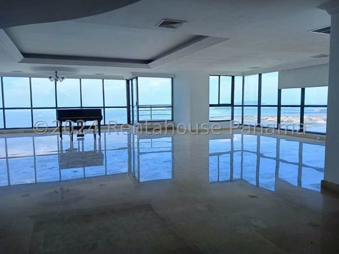 Venta Amplio Penthouse Avenida Balboa - YD - Imagen 2