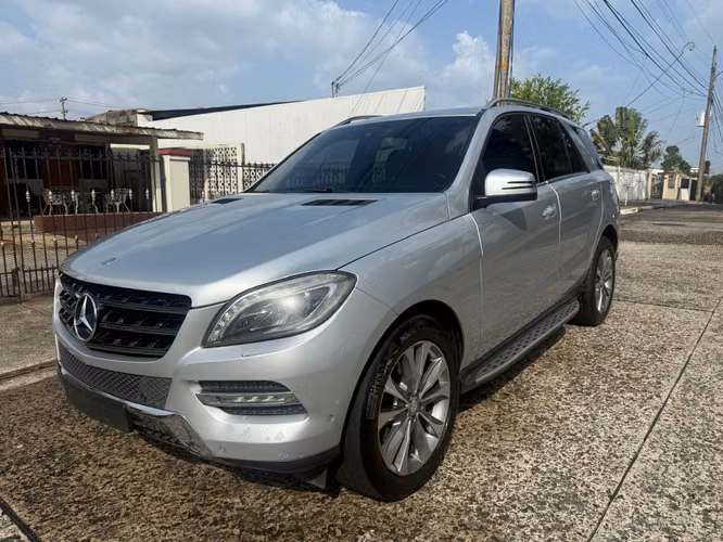 Mercedes Benz ML INMACULADO - Imagen 3