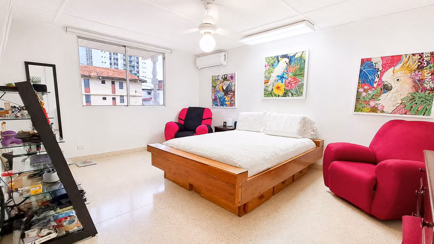 CASA EN VENTA EN LA MANZANA DE OBARRIO