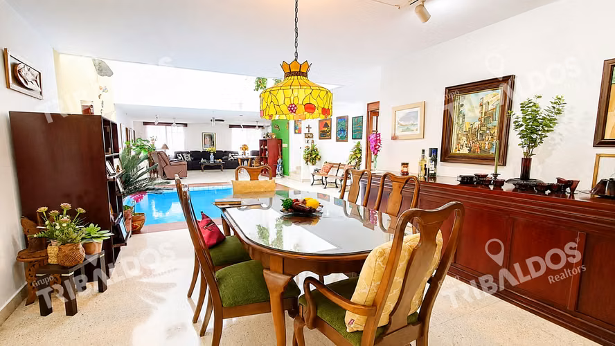 CASA EN VENTA EN LA MANZANA DE OBARRIO