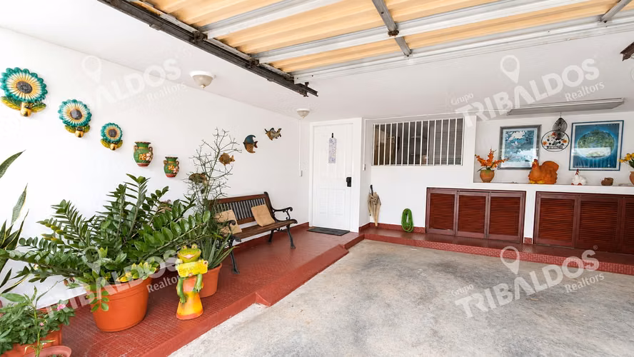 CASA EN VENTA EN LA MANZANA DE OBARRIO