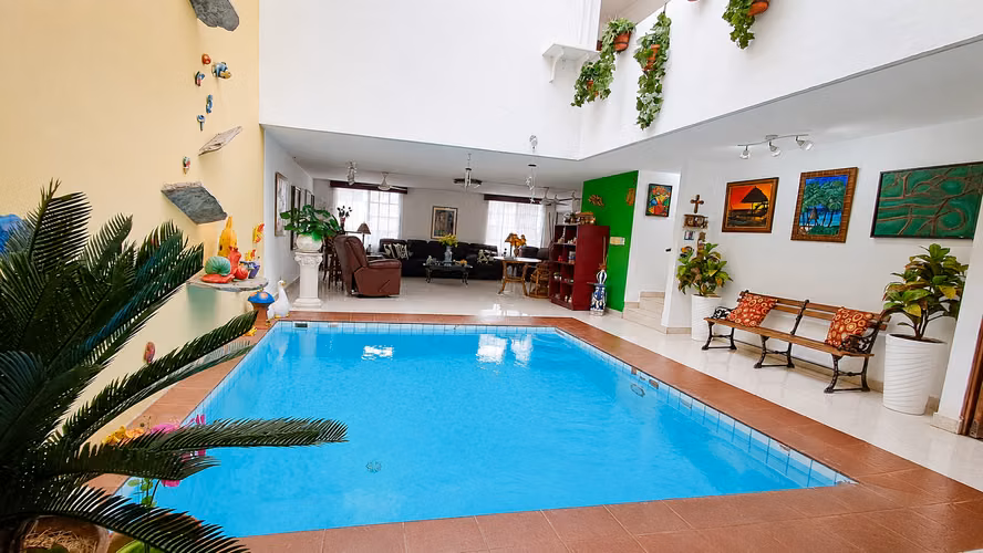 CASA EN VENTA EN LA MANZANA DE OBARRIO