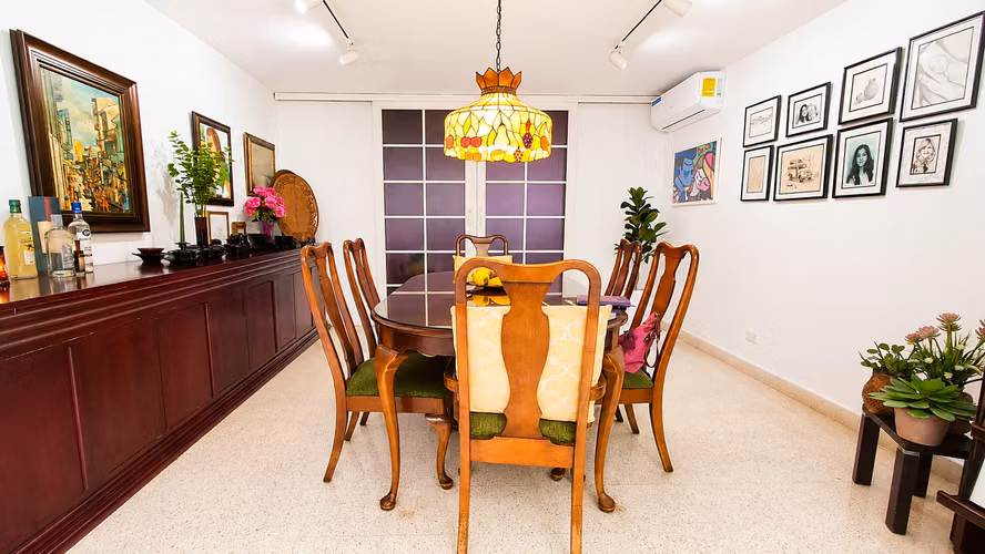 CASA EN VENTA EN LA MANZANA DE OBARRIO