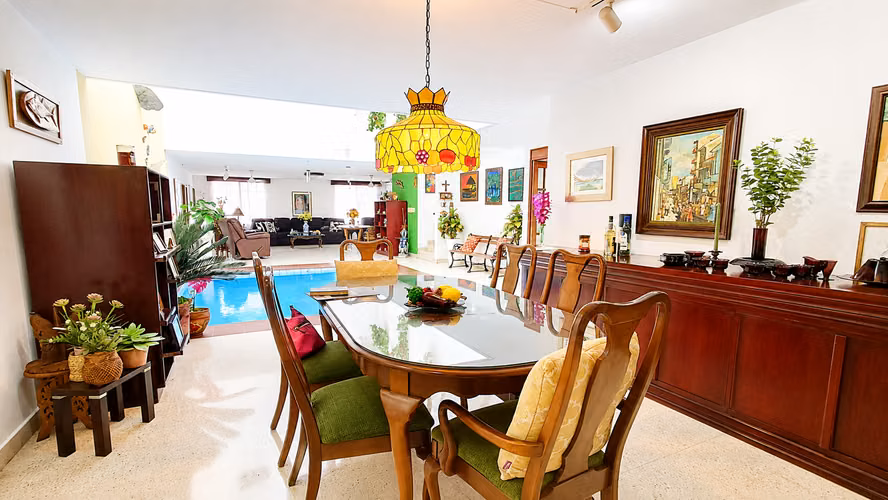 CASA EN VENTA EN LA MANZANA DE OBARRIO