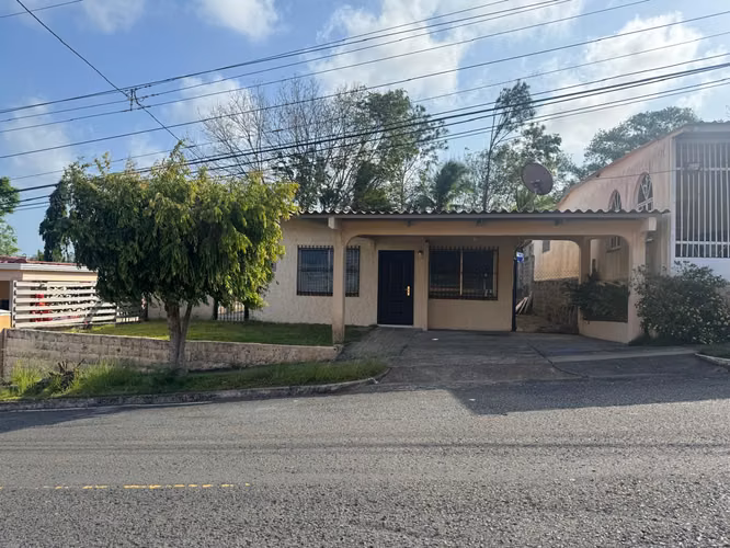 VENDO CASA RESIDENCIAL URBANIZACION  LAS LOMAS LA CHORRERA