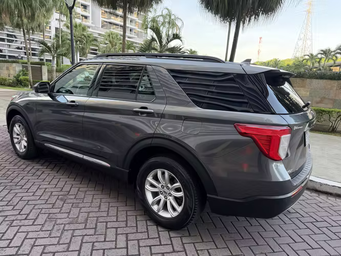 Ford Explorer XLT 4WD - Imagen 3
