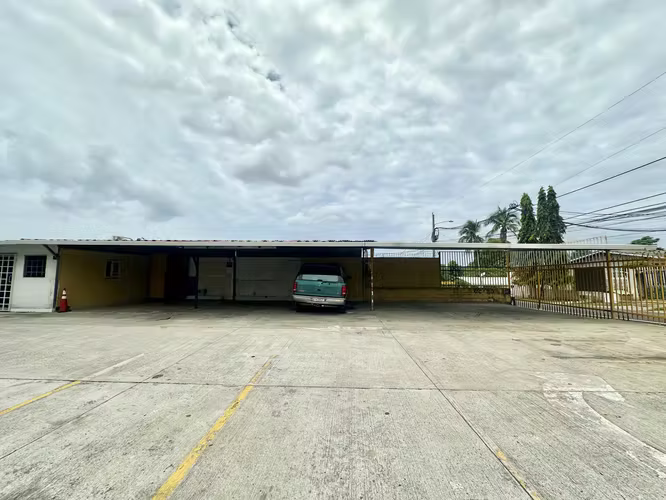 Se alquila local dentro de patio comercial Pedregal - Imagen 12