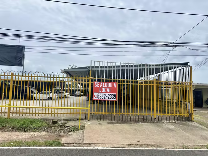 Se alquila local dentro de patio comercial Pedregal - Imagen 14