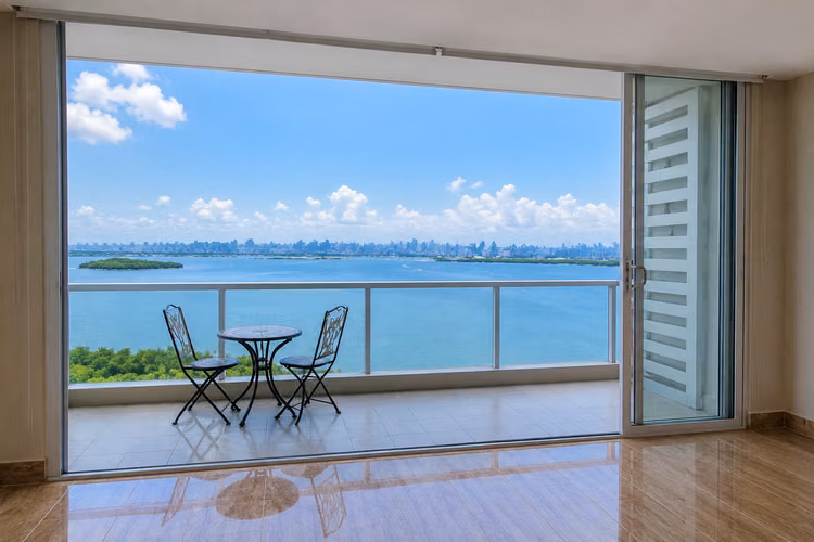 Apartamento en Costa del Este Linea Blanca I Amplio Balcón con vista al mar y a la ciudad - Imagen 2