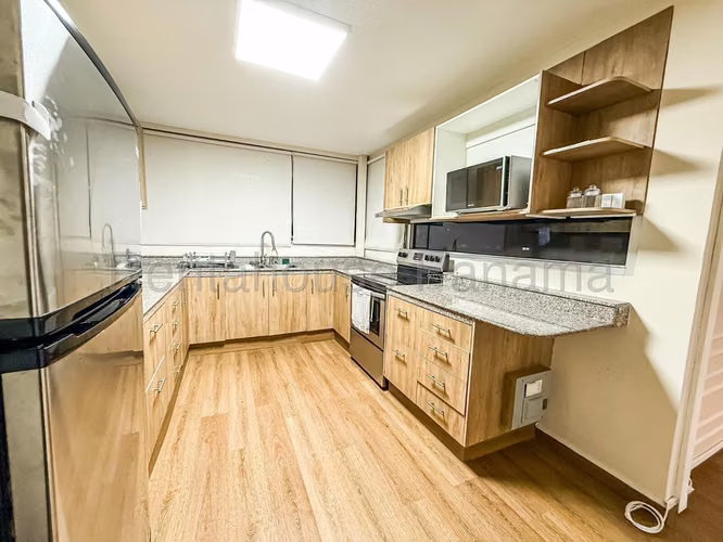 Alquiler de Apartamento amoblado 180mts - Imagen 2