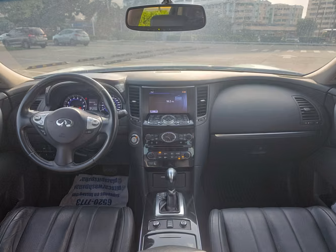 Infiniti QX70