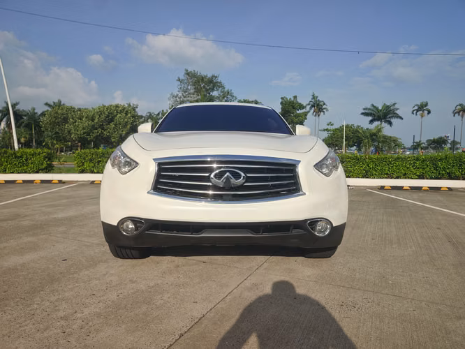 Infiniti QX70