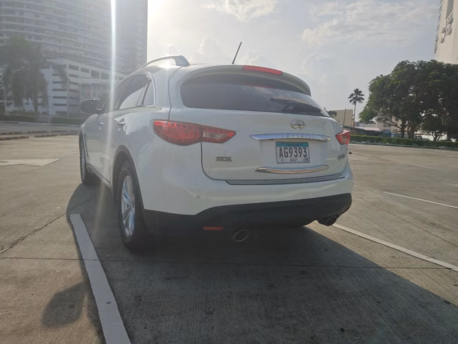 Infiniti QX70