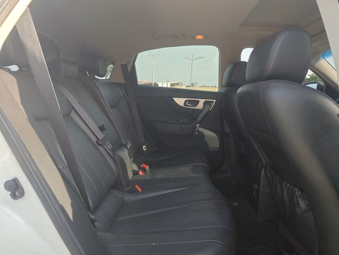 Infiniti QX70