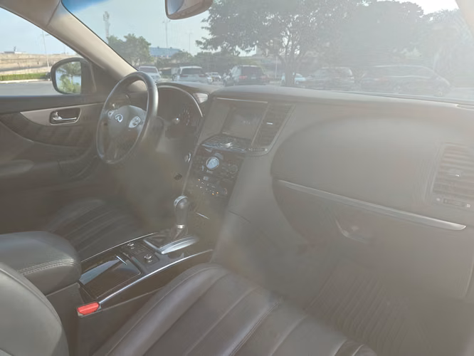 Infiniti QX70