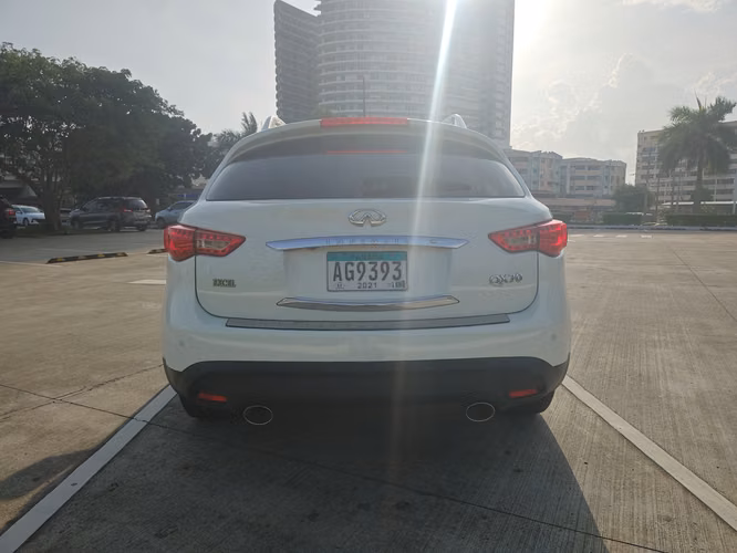 Infiniti QX70