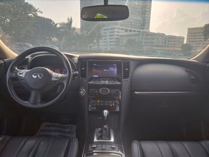 Infiniti QX70