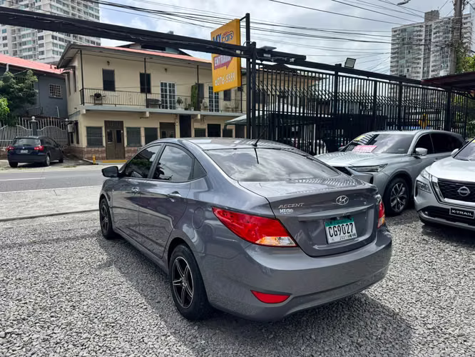 HYUNDAI ACCENT AUTOMATICO SOLO 90 MIL KILOMETROS - Imagen 7