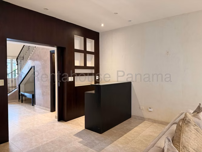 ALQUILO. Casa en Residencial Palmeras en Costa del Este. 296m2 - Imagen 2