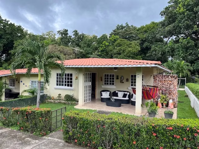 Venta de Casa Amoblada y Equipada en Las Lajas, Chame