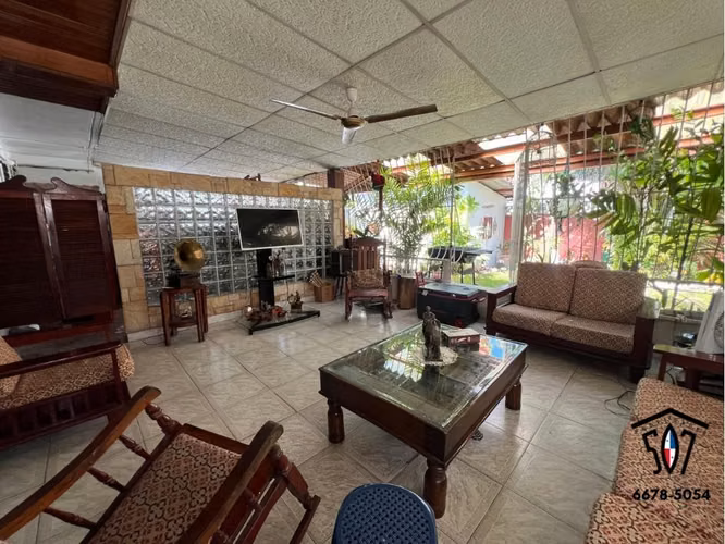 CASA DE DOS NIVELES EN VENTA – CHANIS, CIUDAD DE PANAMÁ
