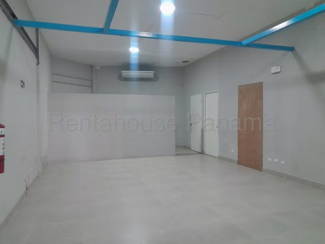Alquiler de local comercial en Plaza, ubicada en Santa Elena