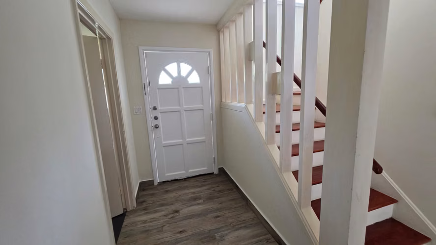 ¡Espectacular Casa Remodelada en Clayton! Con Piscina y Gran Jardín - Imagen 13