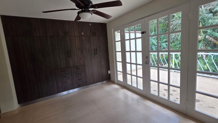 ¡Espectacular Casa Remodelada en Clayton! Con Piscina y Gran Jardín - Imagen 8