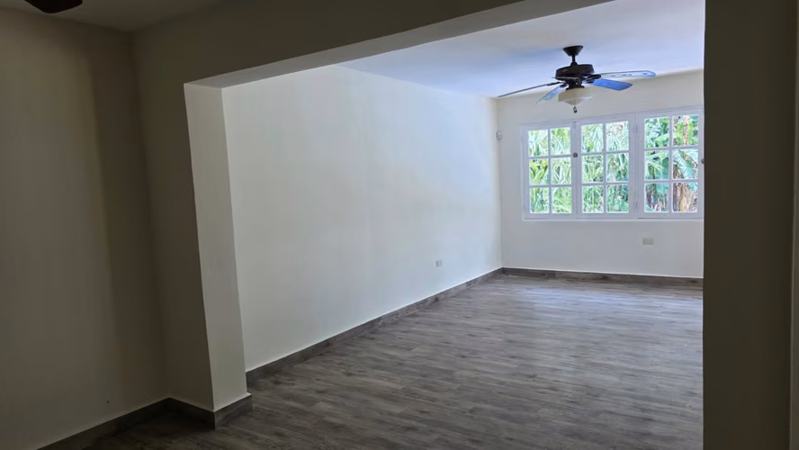 ¡Espectacular Casa Remodelada en Clayton! Con Piscina y Gran Jardín - Imagen 14