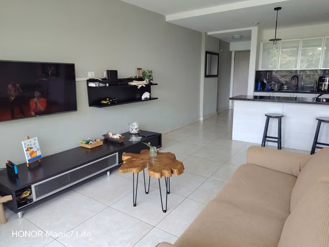 Alquilo amplio apartamento con línea blanca en Clayton Park II