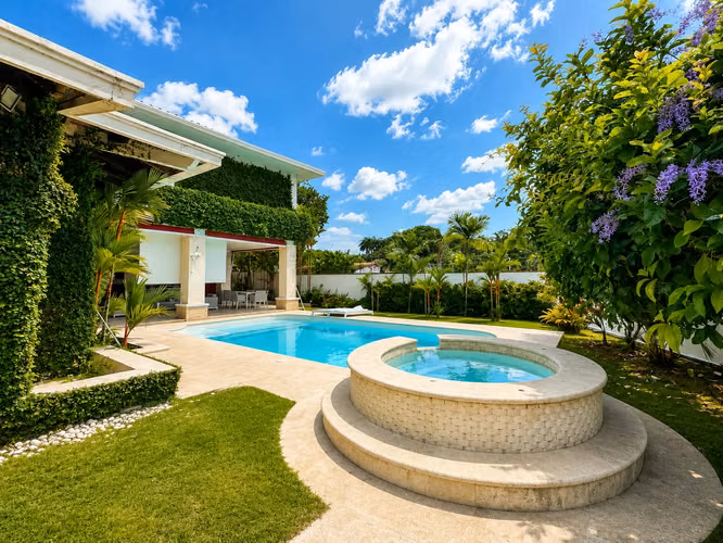 VENTA CASA EN SAN FRANCISCO ALTOS DEL GOLF MLD