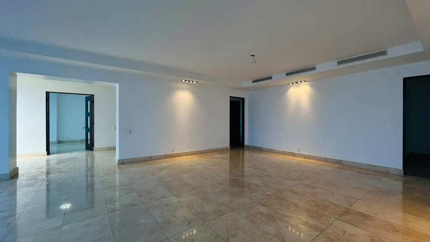 Vive en las Alturas del Prestigio – Apartamento en Ten Tower con vista al mar - Imagen 11