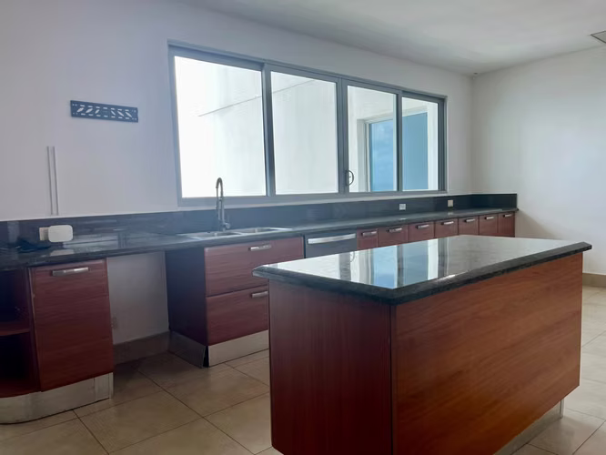 Vive en las Alturas del Prestigio – Apartamento en Ten Tower con vista al mar - Imagen 10