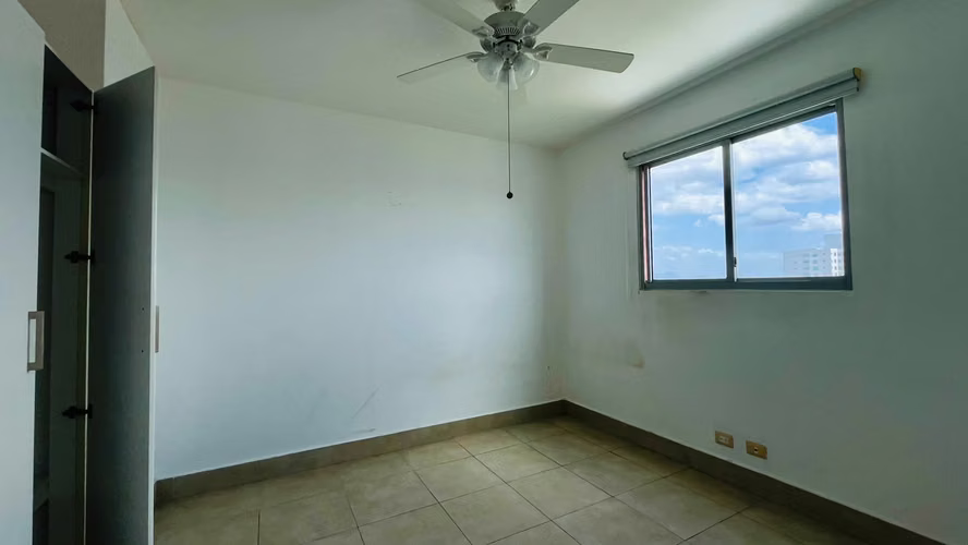 Vive en las Alturas del Prestigio – Apartamento en Ten Tower con vista al mar - Imagen 13