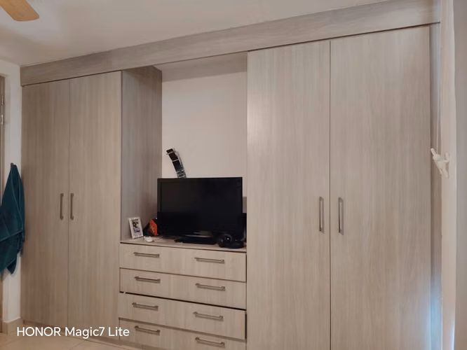 Alquilo amplio apartamento con línea blanca en Clayton Park II