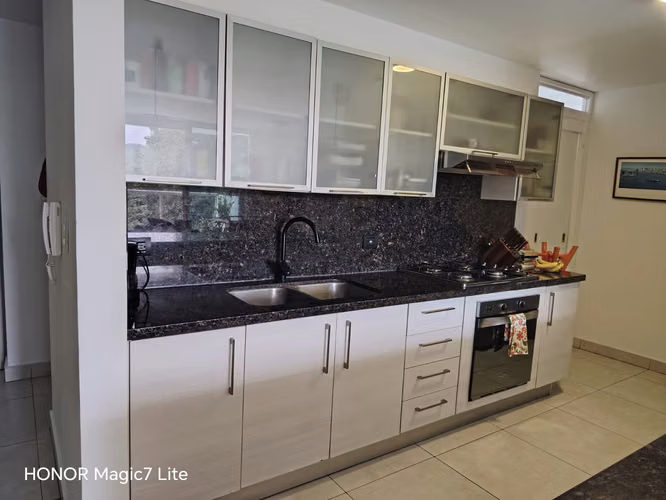 Alquilo amplio apartamento con línea blanca en Clayton Park II