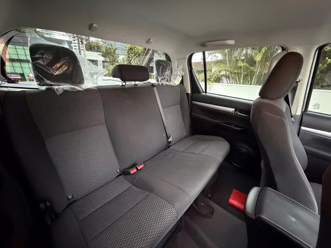 Pickup Toyota Hilux 2023 Manual 4X4 ¡Solo 35mil km! - Imagen 14