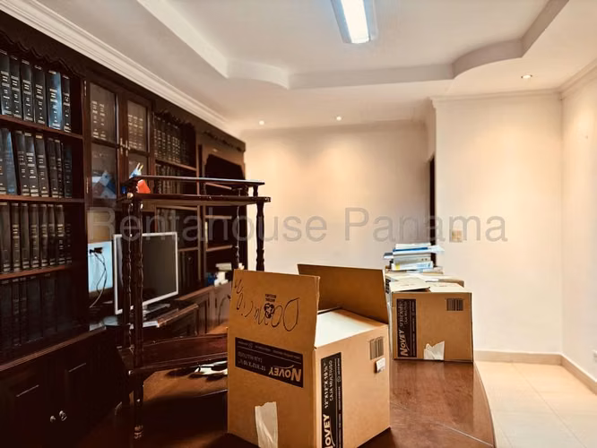 Alquiler de casa comercial en La Cresta