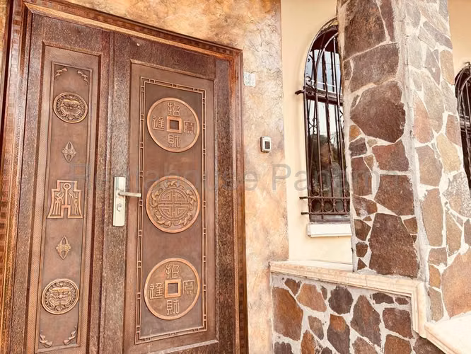 Alquiler de casa comercial en La Cresta