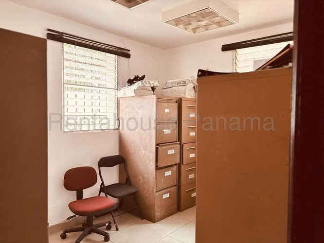 Alquiler de casa comercial en La Cresta