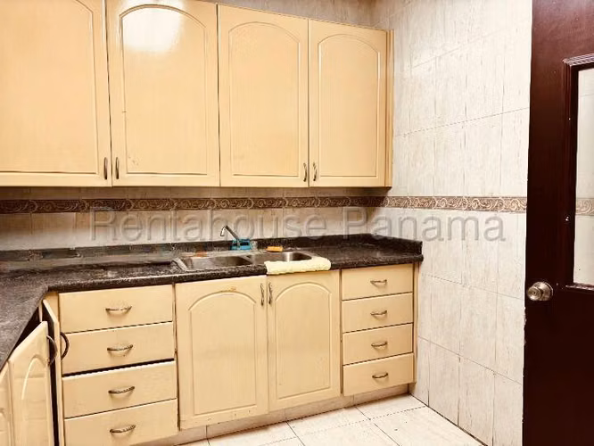 Alquiler de casa comercial en La Cresta