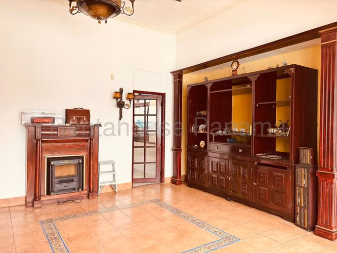 Alquiler de casa comercial en La Cresta