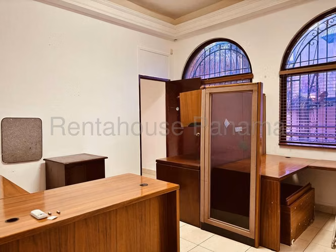 Alquiler de casa comercial en La Cresta