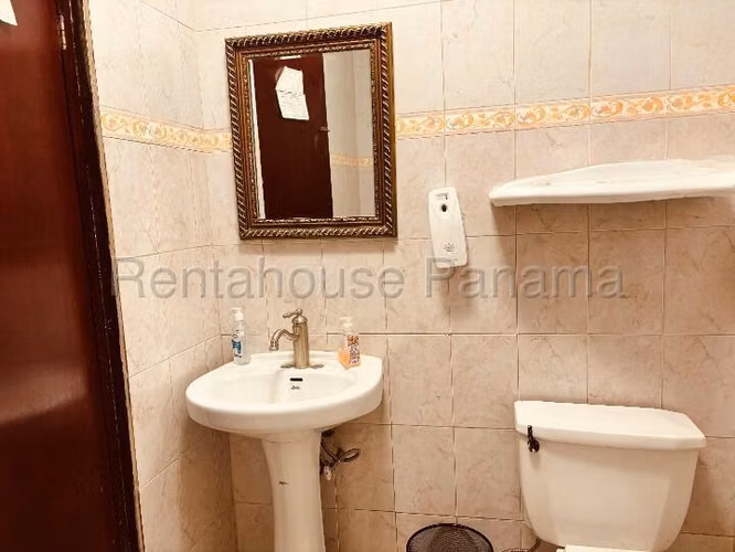 Alquiler de casa comercial en La Cresta