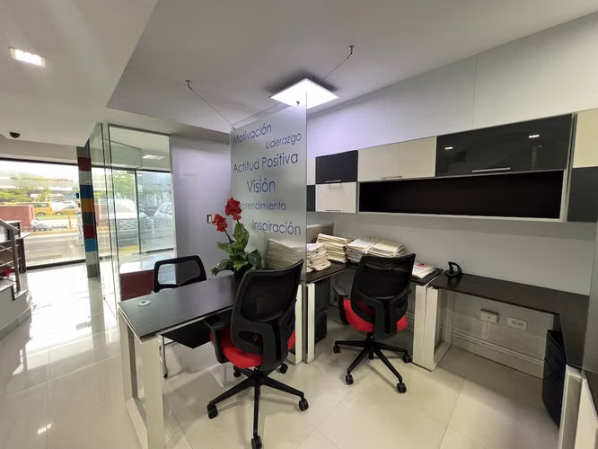 LOCAL PLAZA  VILLA VERONA - TUMBA MUERTO - ALQUILER O VENTA