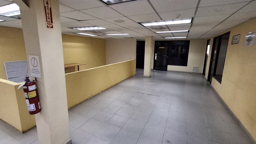 Local Comercial en La Prensa. 12 de octubre. 310mts 6est $3100.00neg - Imagen 4