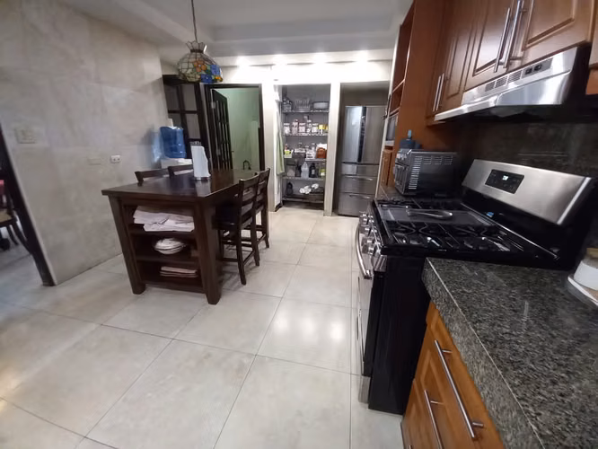 Las Cumbres. 504mts 3r 2.5b patio den $285,000.00neg - Imagen 9